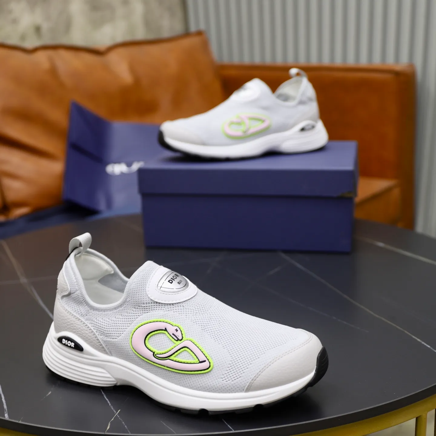 Ex-factory price: 520💰Dior B30’s latest hot model is shipped, the original version is made 1:1 ▪️ Fabric: Original customized fly woven ▪️ Lining: Imported breathable mesh ▪️ Sole: Original molded non-slip outsole ▪️ Size: 38-45 (45 is custom-made and cannot be returned)